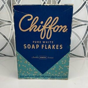 Unopened (rare) vintage Chiffon Pure White soap flakes.